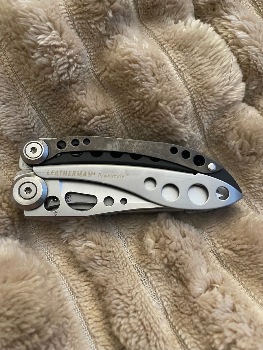 Leatherman Freestyle multi tool in used but good condition.